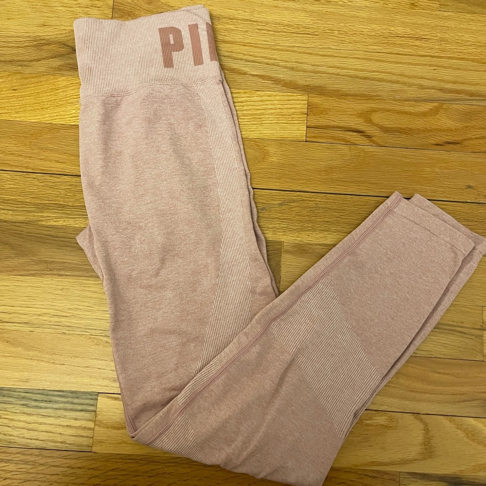 PINK pink workout leggings. size medium